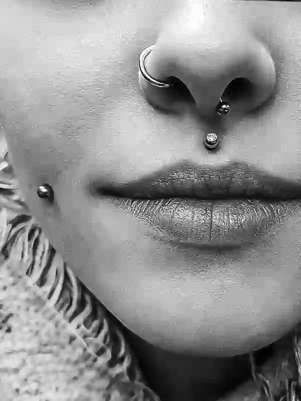 Cheeks Medusa und Nostrilpiercing