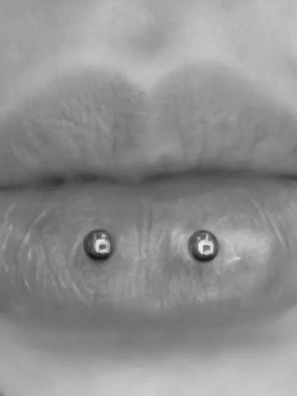 Double Ashley Piercing, Tempel München