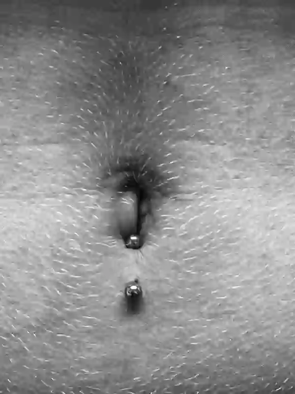 Unteres Bauchnabel Piercing