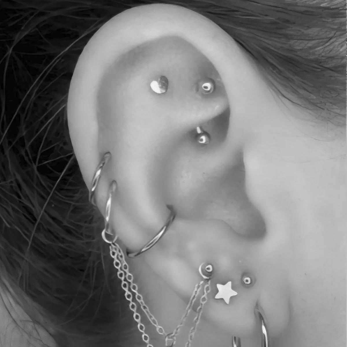 Rook, Flat, Conch und Helix Piercing
