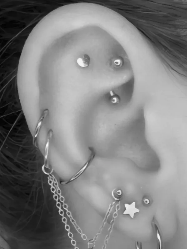 Rook, Flat, Conch und Helix Piercing