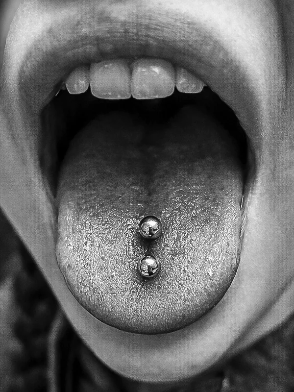 Doppeltes Zungenpiercing