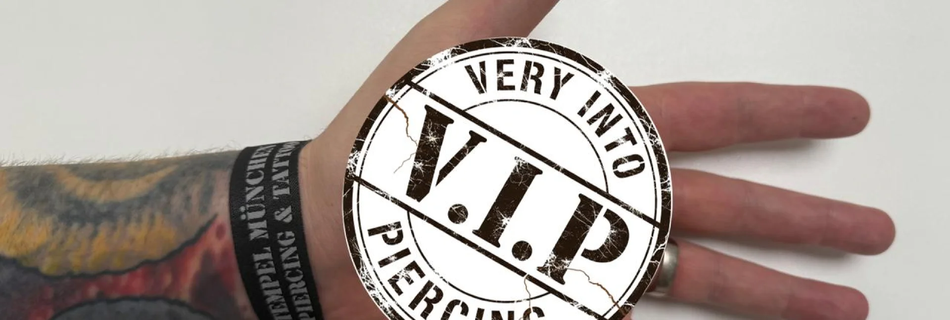 Sparen mit dem VIP-Band vom Tempel München Piercing