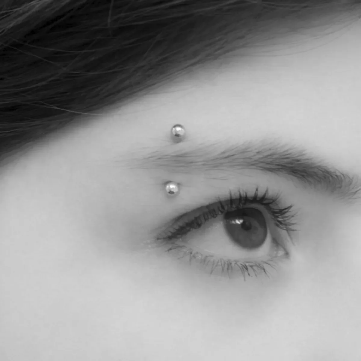 Augenbrauen Piercing