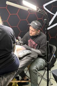 Jon Nelson Tätowierer